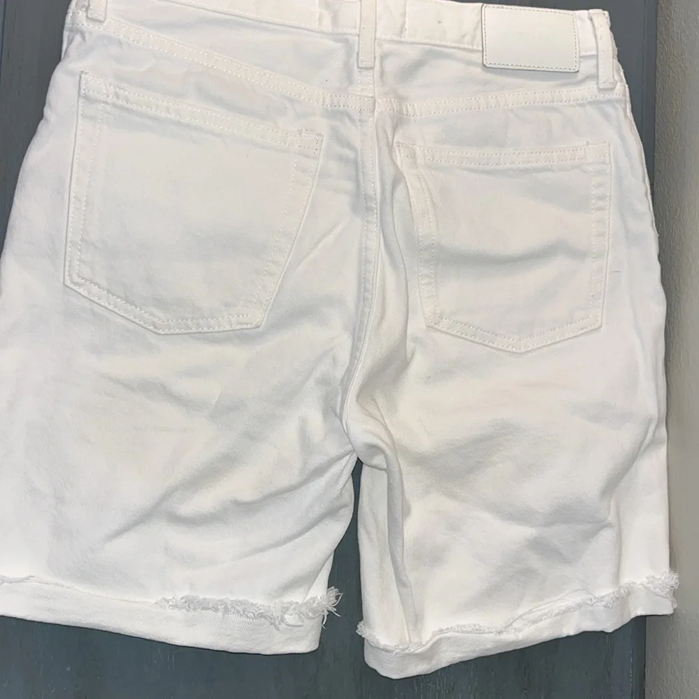 EVERLANE The Cheeky Long Short Shorts White Denim Bermuda Raw Hem sz 24 EUC